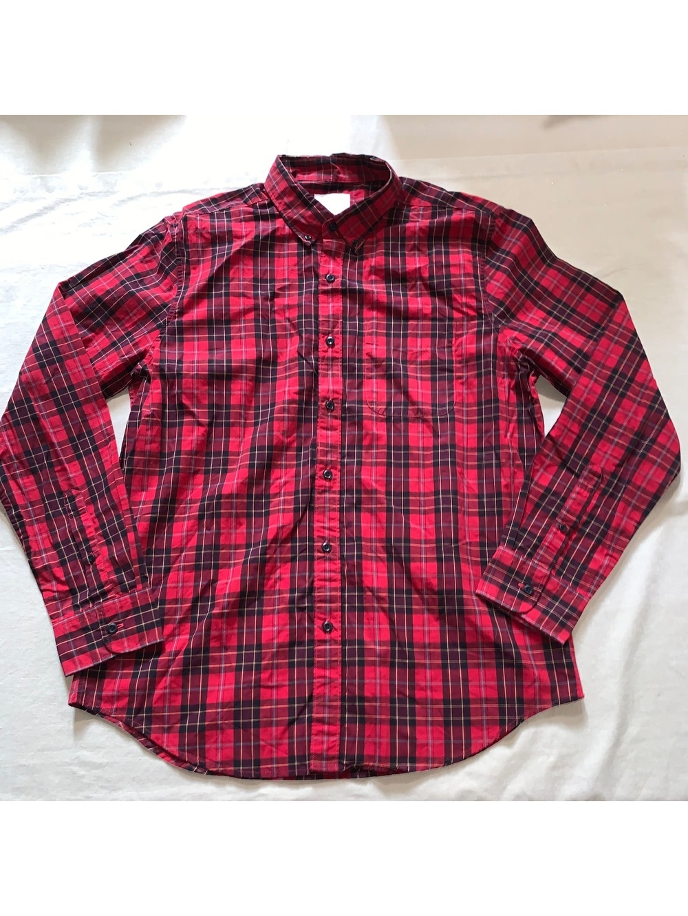 American Eagle red plaid long sleeve button front shirt